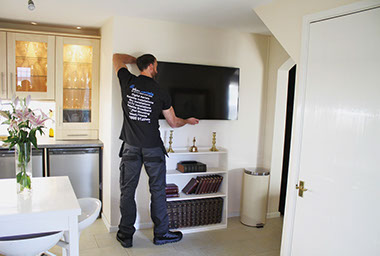 tv wall mounting Sutton Benger